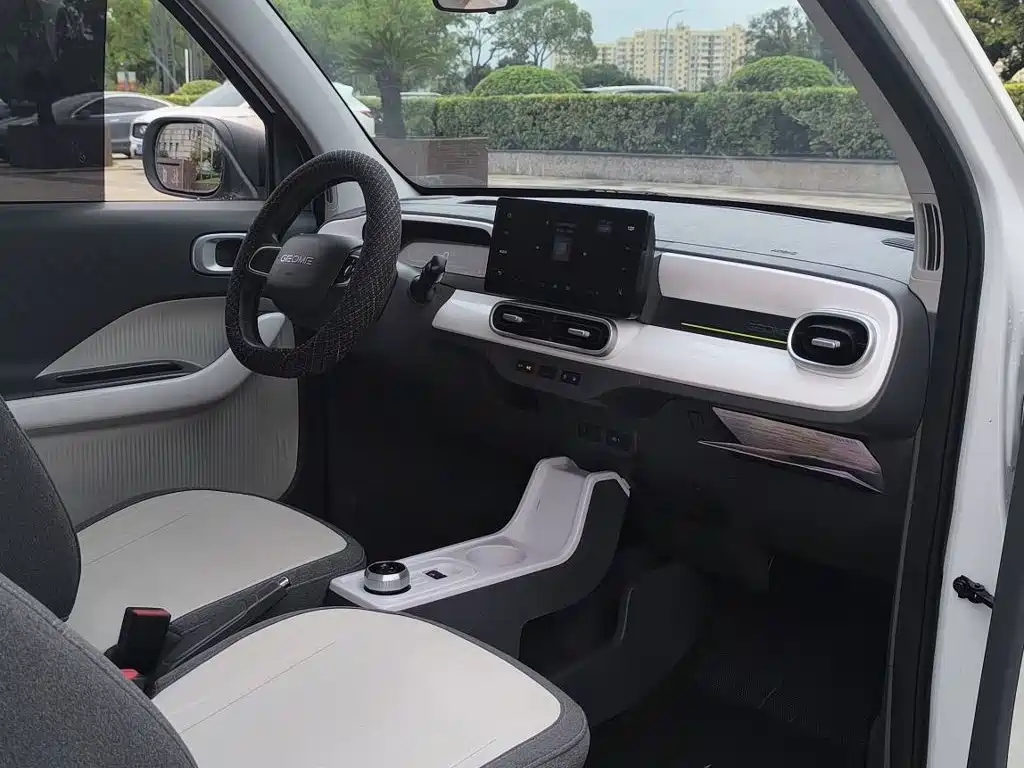 Geely Galaxy Panda 2025 — фото 14