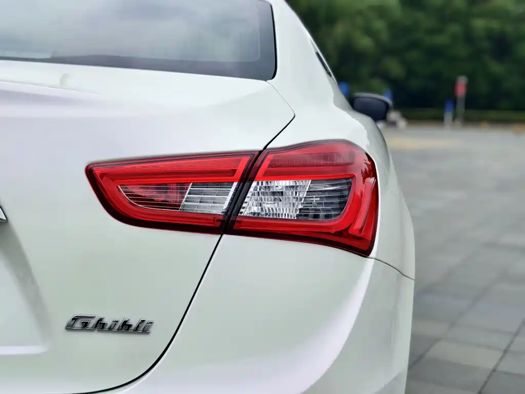 Maserati Ghibli 2017 — фото 14