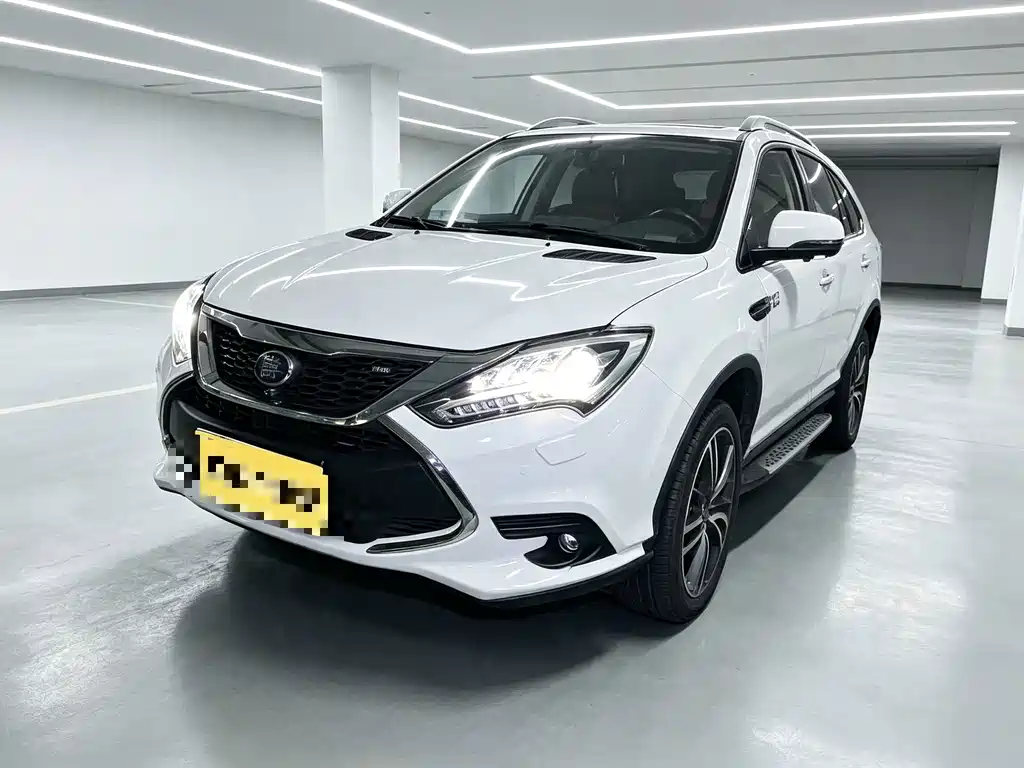 BYD Tang New Energy 2017 — фото 1