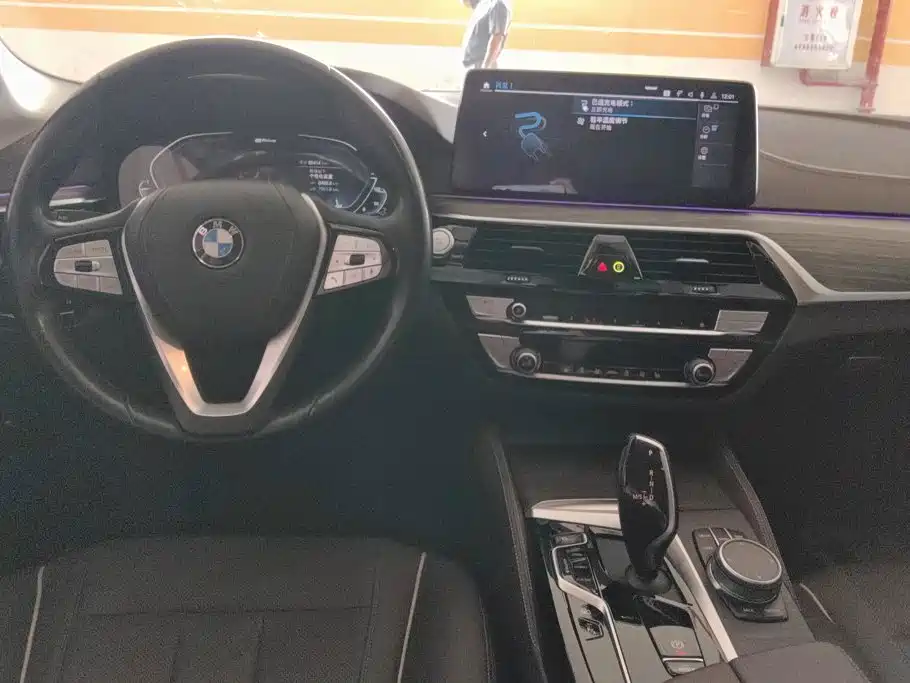 BMW 5 Series New Energy 2021 — фото 12