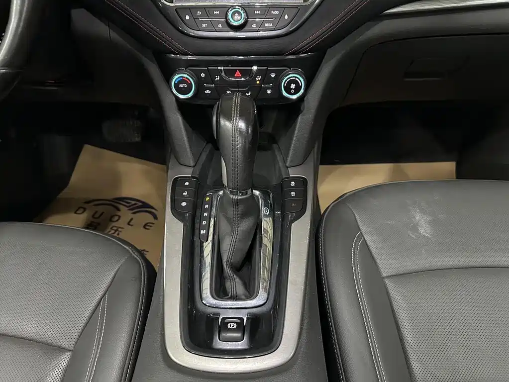 Chevrolet Malibu 2018 — фото 12