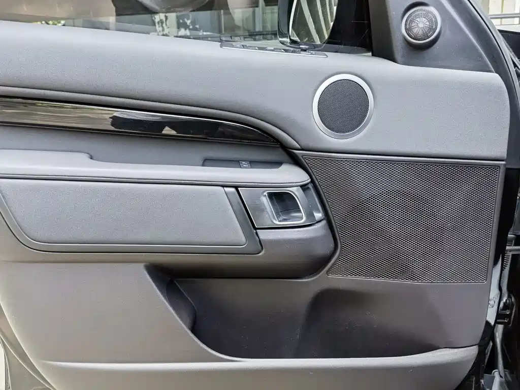 Land Rover Discovery 2019 — фото 9