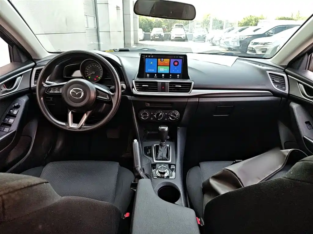 Mazda 3 Axela 2017 — фото 10