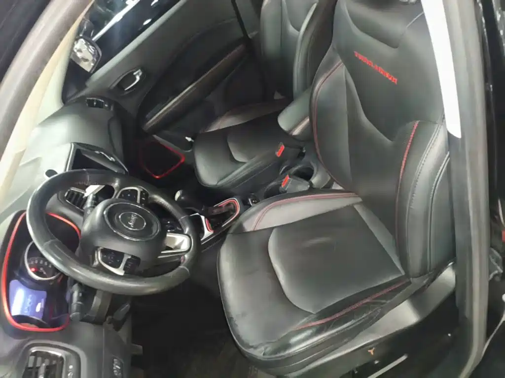 Jeep Compass 2018 — фото 15