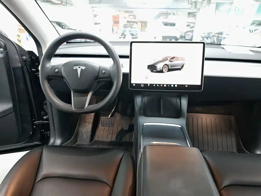 Tesla Model Y 2024 — фото 13