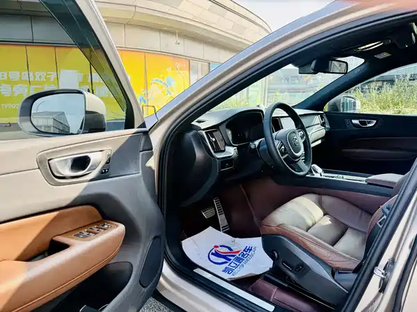 Volvo XC60 2023