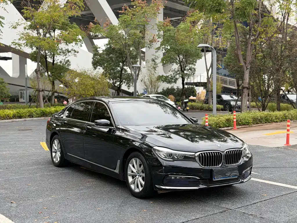 BMW 7 Series 2017 — фото 3