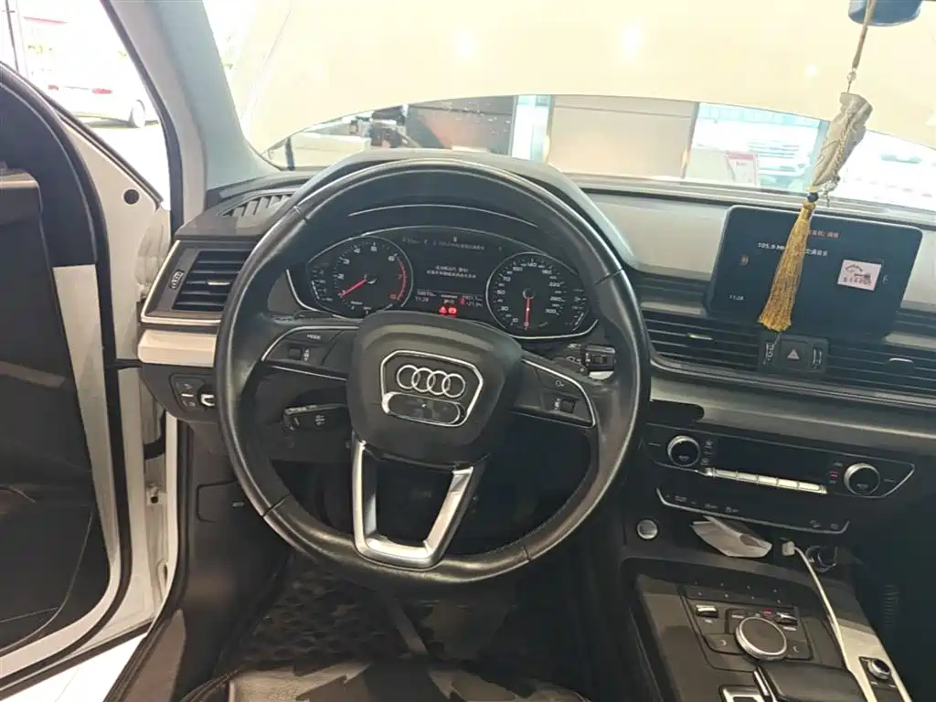 Audi Q5L 2020 — фото 11