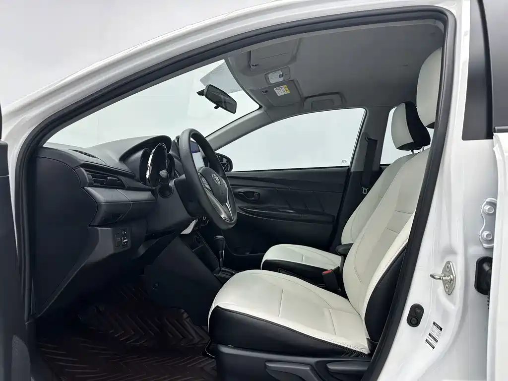 Toyota Yaris L 2022