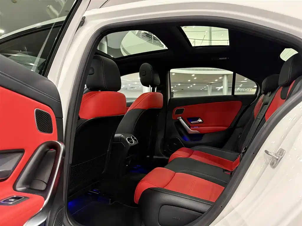 Mercedes-Benz A-Class AMG 2025 — фото 9