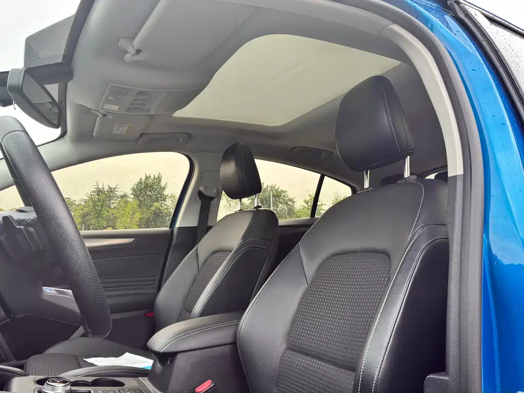 Ford Focus 2019 — фото 14