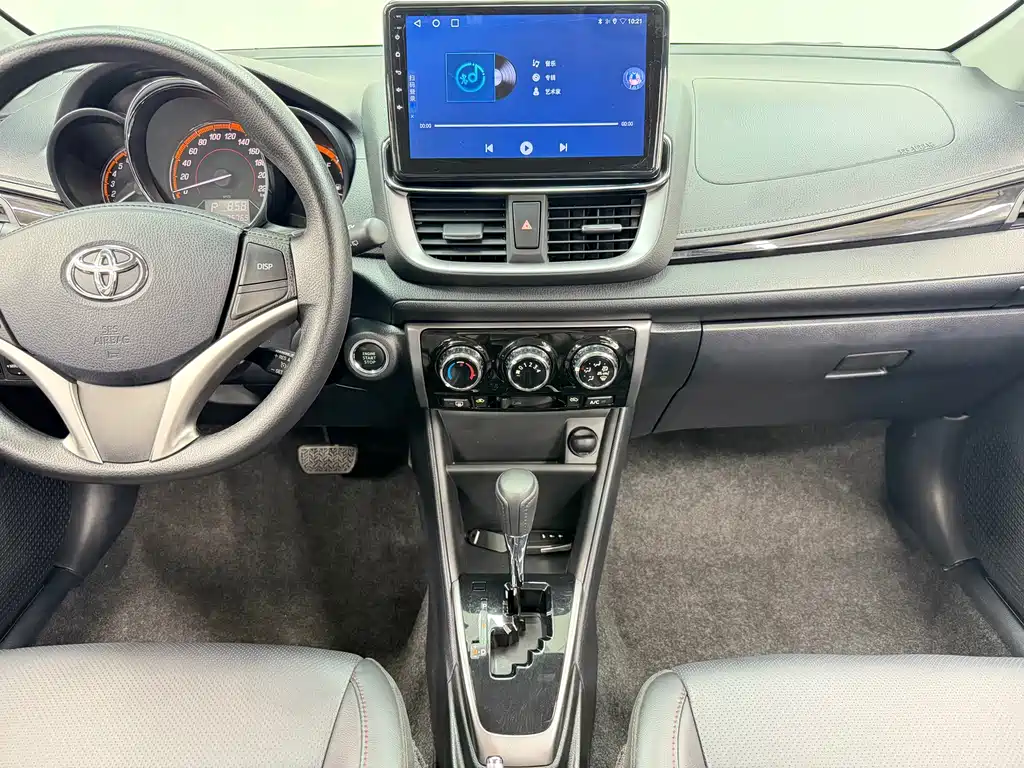 Toyota Yaris L 2023 — фото 13