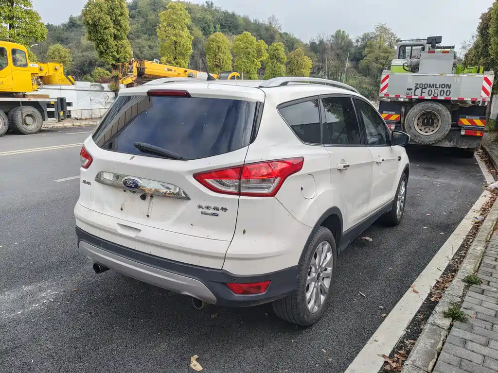 Ford Kuga 2016 — фото 20