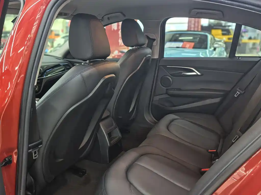 BMW 1 Series 2019 — фото 10