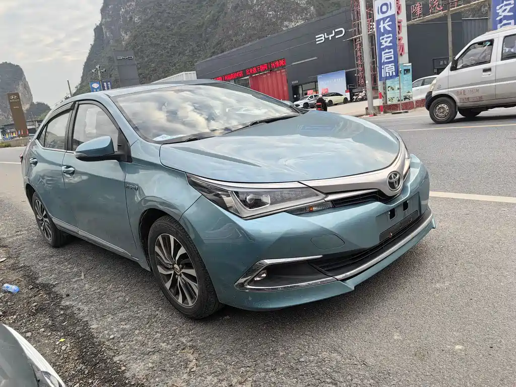 Toyota Corolla 2017 — фото 2