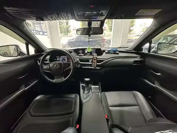 Lexus UX 2020
