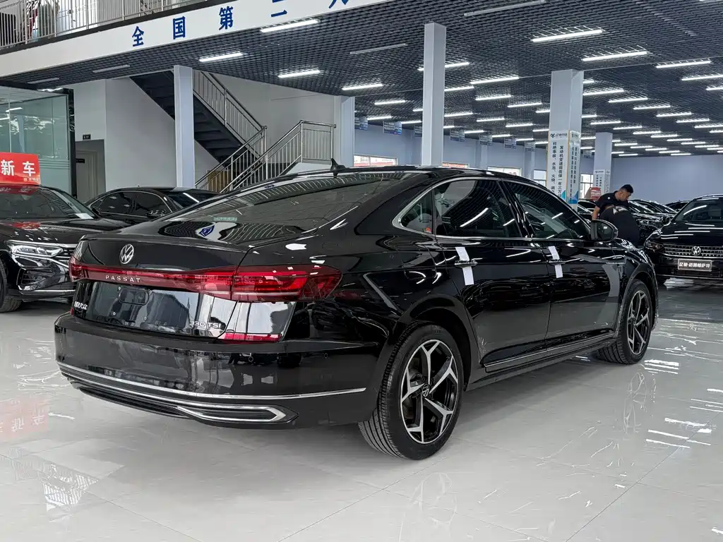 Volkswagen Passat 2023 — фото 9