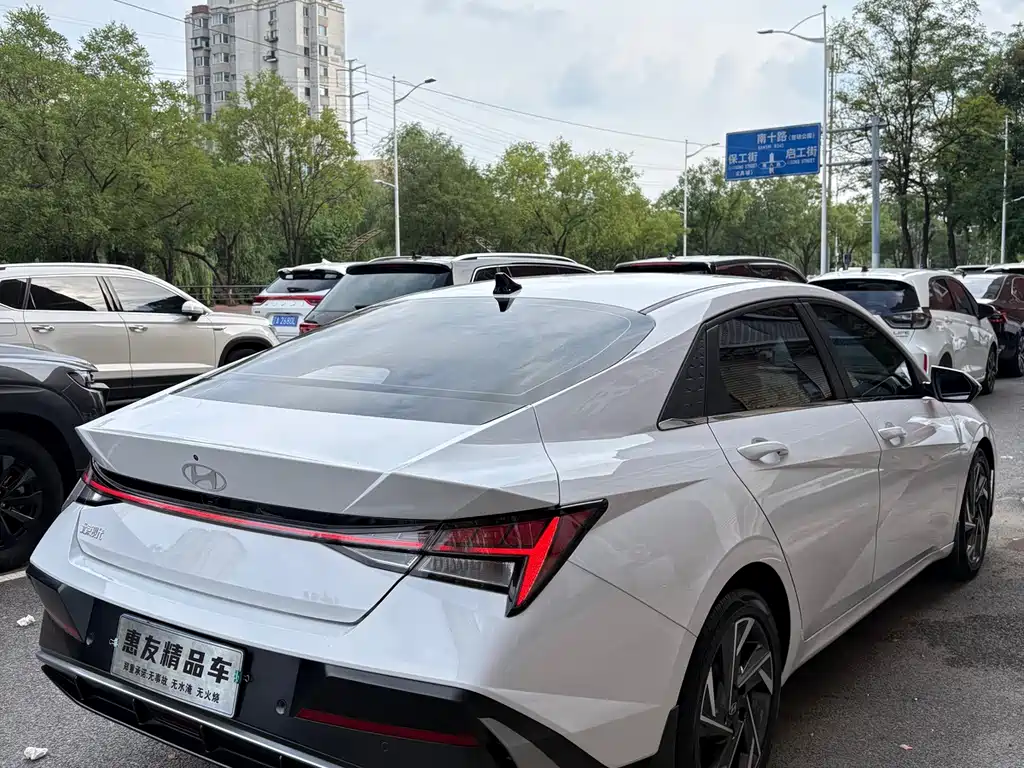 Hyundai Elantra 2023
