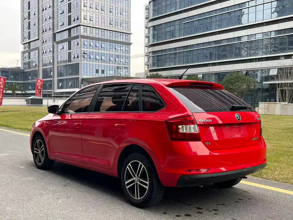 Skoda Rapid Spaceback 2018 — фото 5