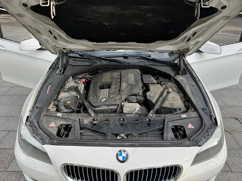 BMW 5 Series 2012 — фото 16
