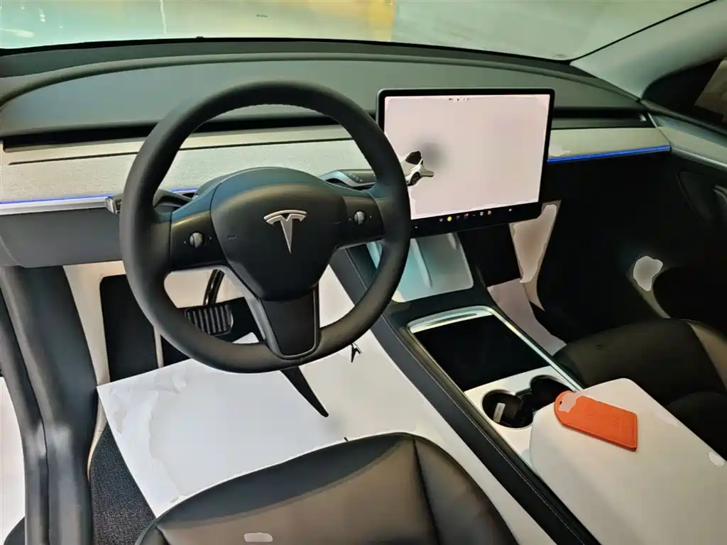 Tesla Model Y 2024 — фото 10