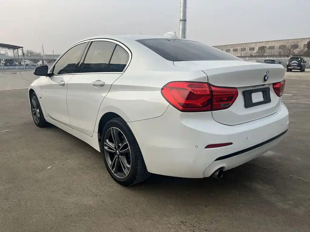 BMW 1 Series 2018 — фото 23