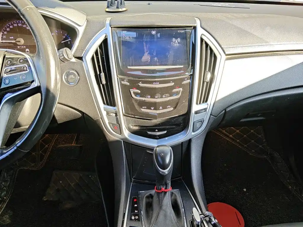 Cadillac SRX 2014 — фото 14