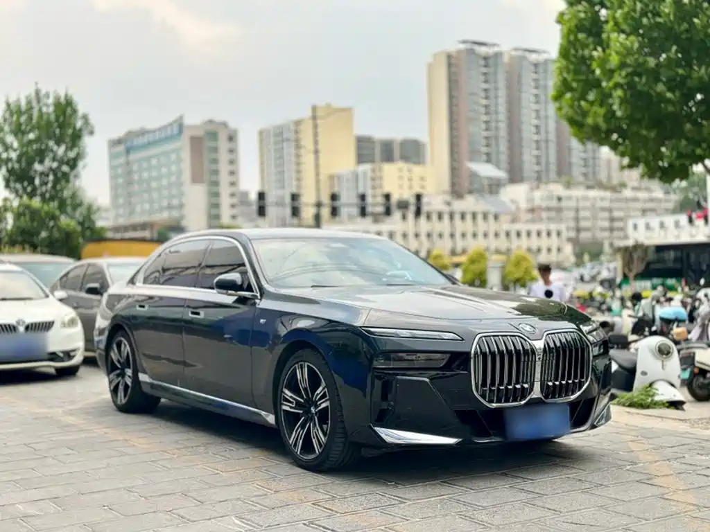BMW 7 Series 2023 — фото 12