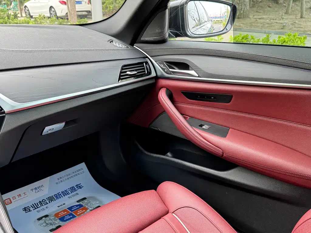 BMW 5 Series 2021 — фото 11