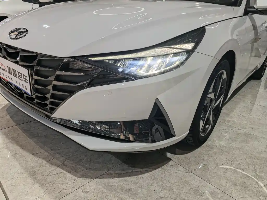 Hyundai Elantra 2023 — фото 10