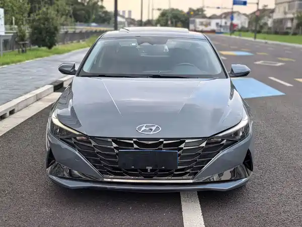 Hyundai Elantra 2022