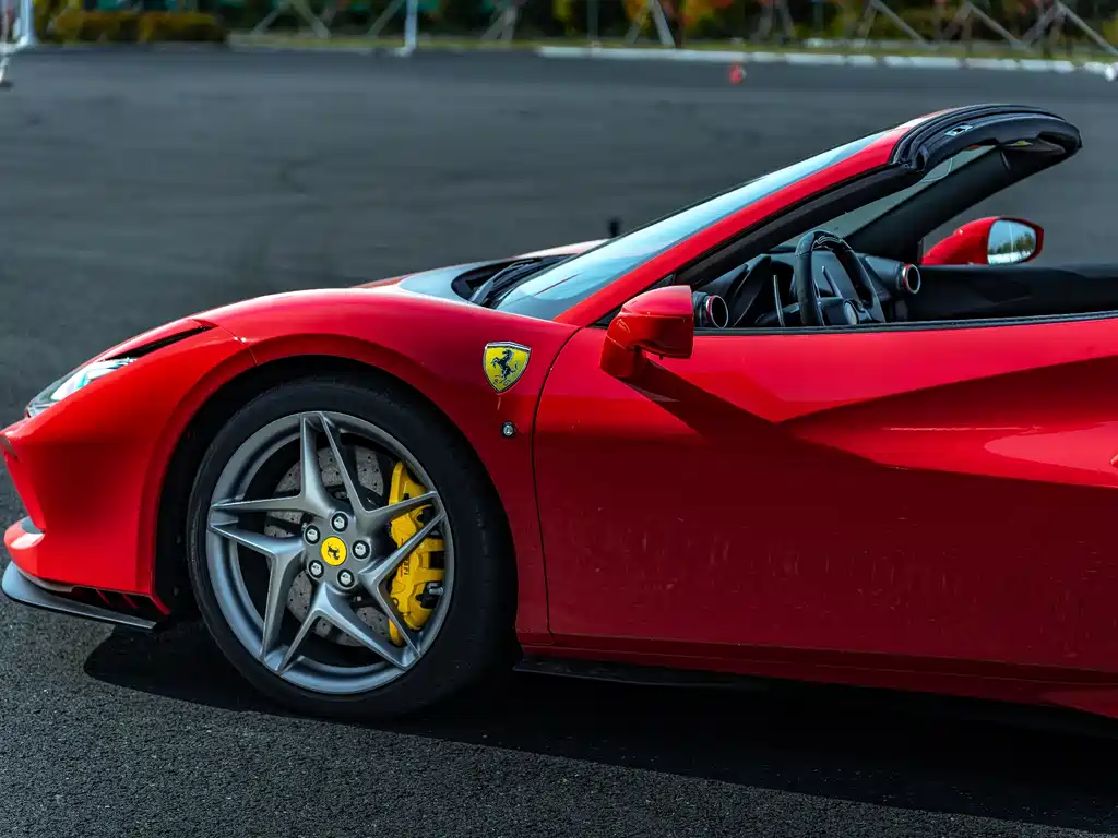 Ferrari F8 2021 — фото 12