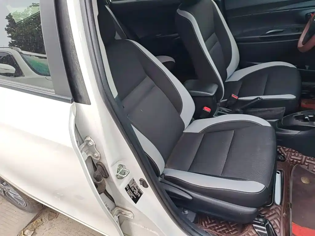 Toyota Yaris L 2021 — фото 25