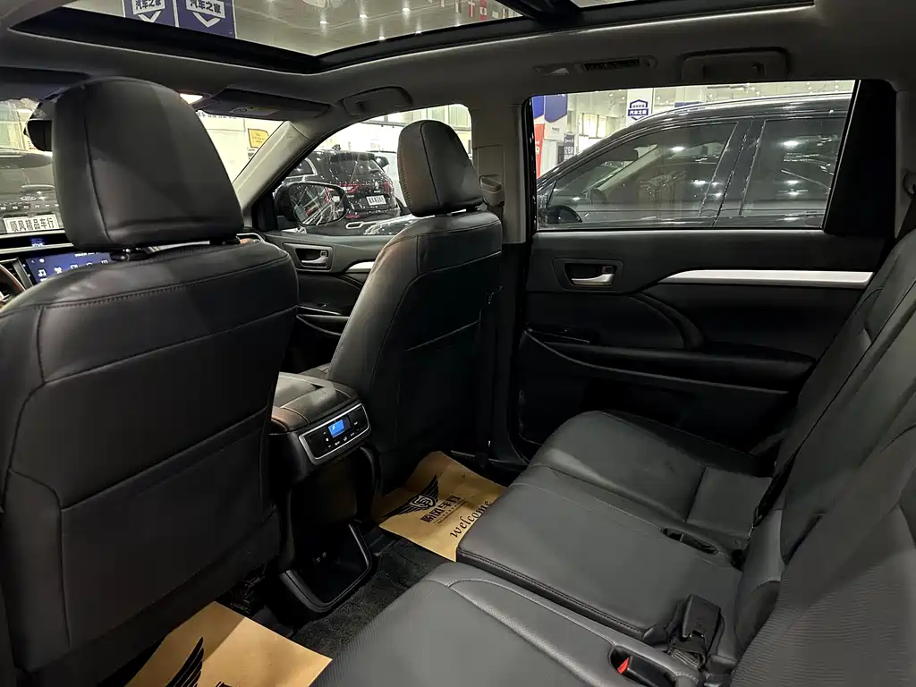 Toyota Highlander 2020 — фото 10