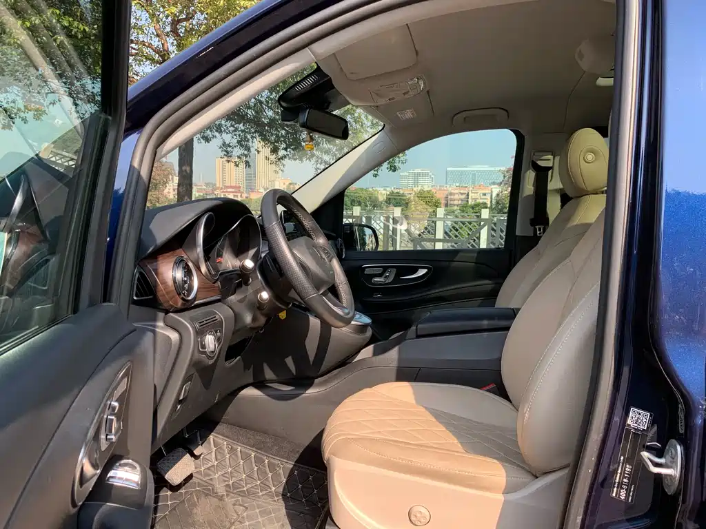 Mercedes-Benz V-Class 2022 — фото 14
