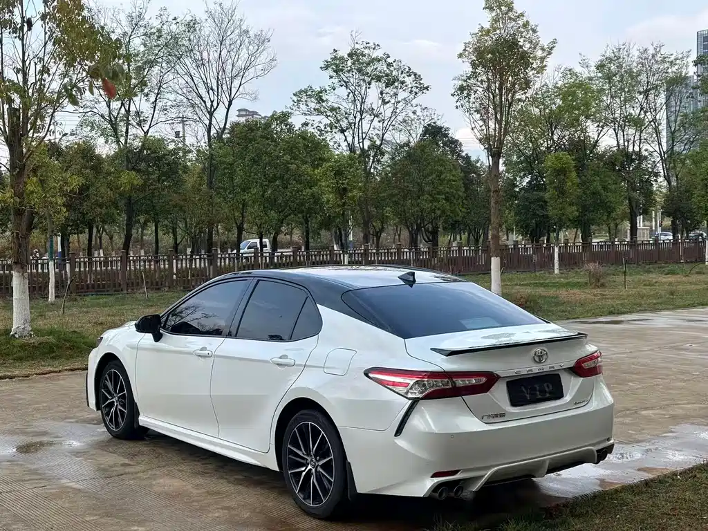 Toyota Camry 2022 — фото 7