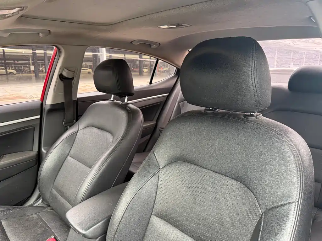 Hyundai Elantra 2016 — фото 10