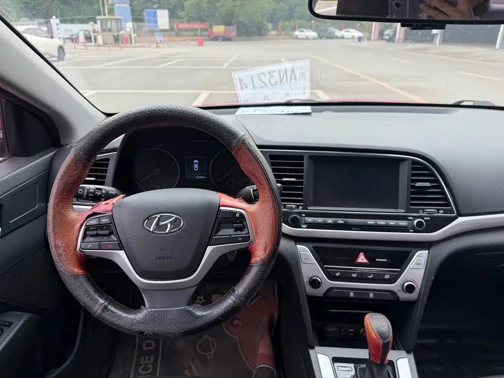 Hyundai Elantra 2016 — фото 13