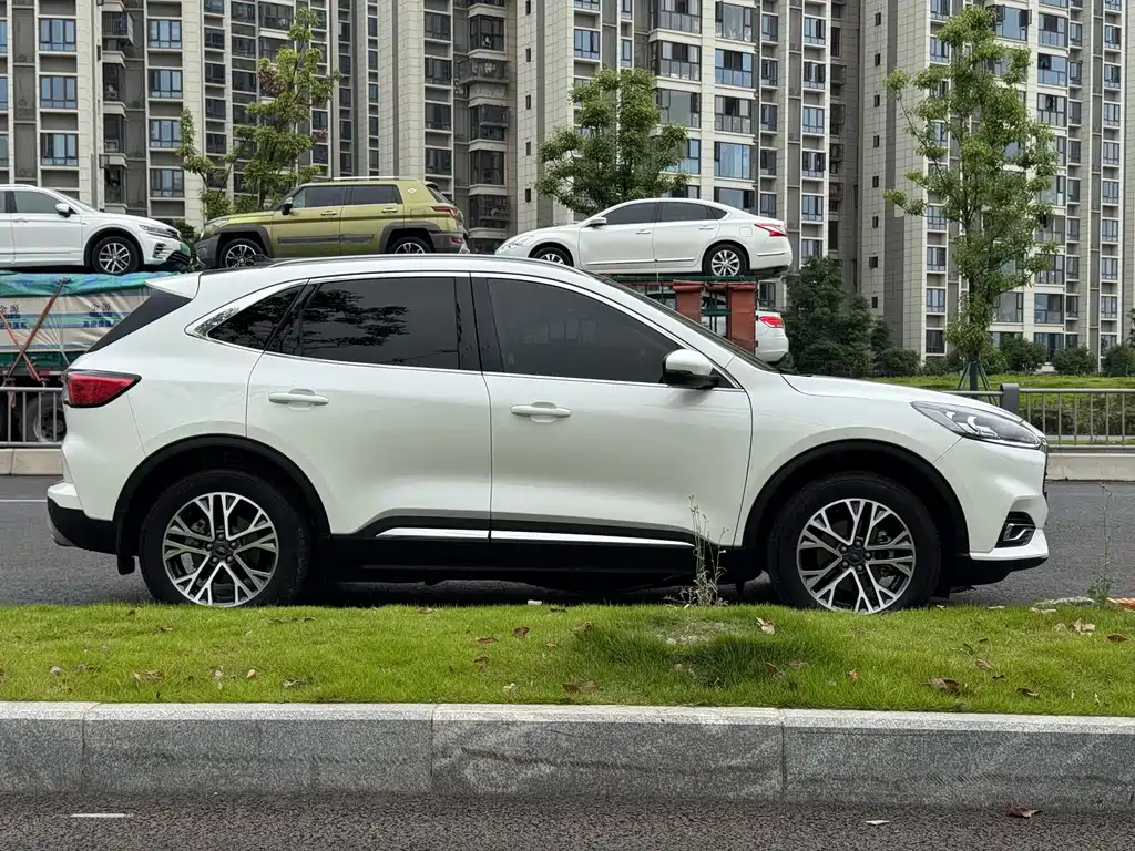 Ford Edge 2022 — фото 19