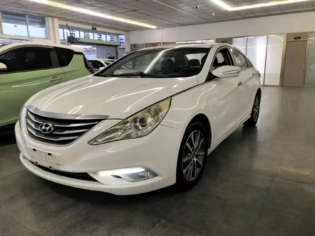 Hyundai Sonata 2013 — фото 1
