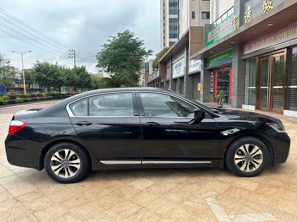 Honda Accord 2015 — фото 9