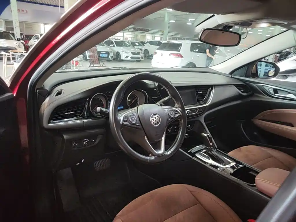 Buick Regal 2018 — фото 10