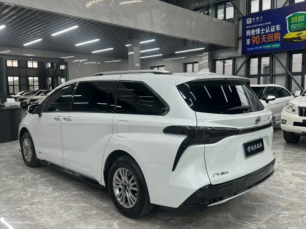 Toyota Sienna 2022 — фото 4