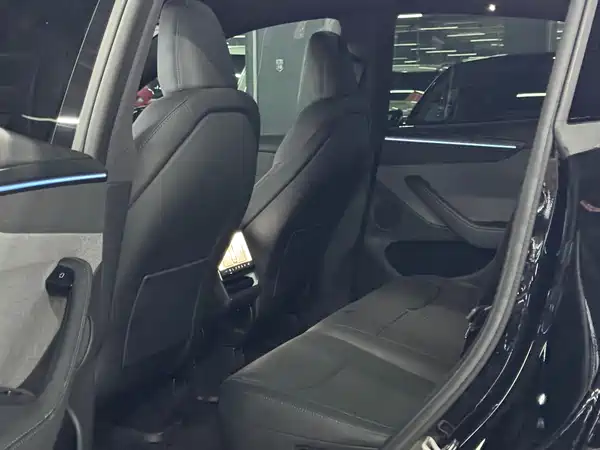 Tesla Model Y 2026