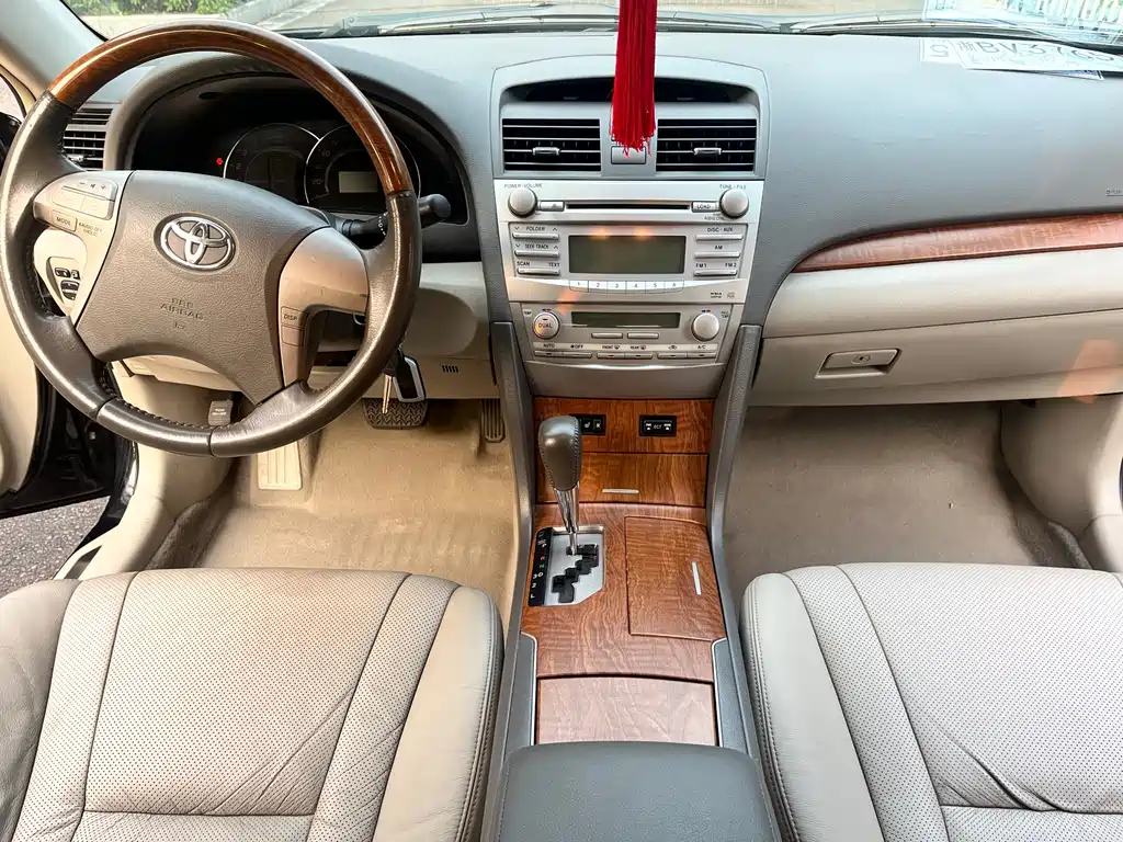 Toyota Camry 2010 — фото 4