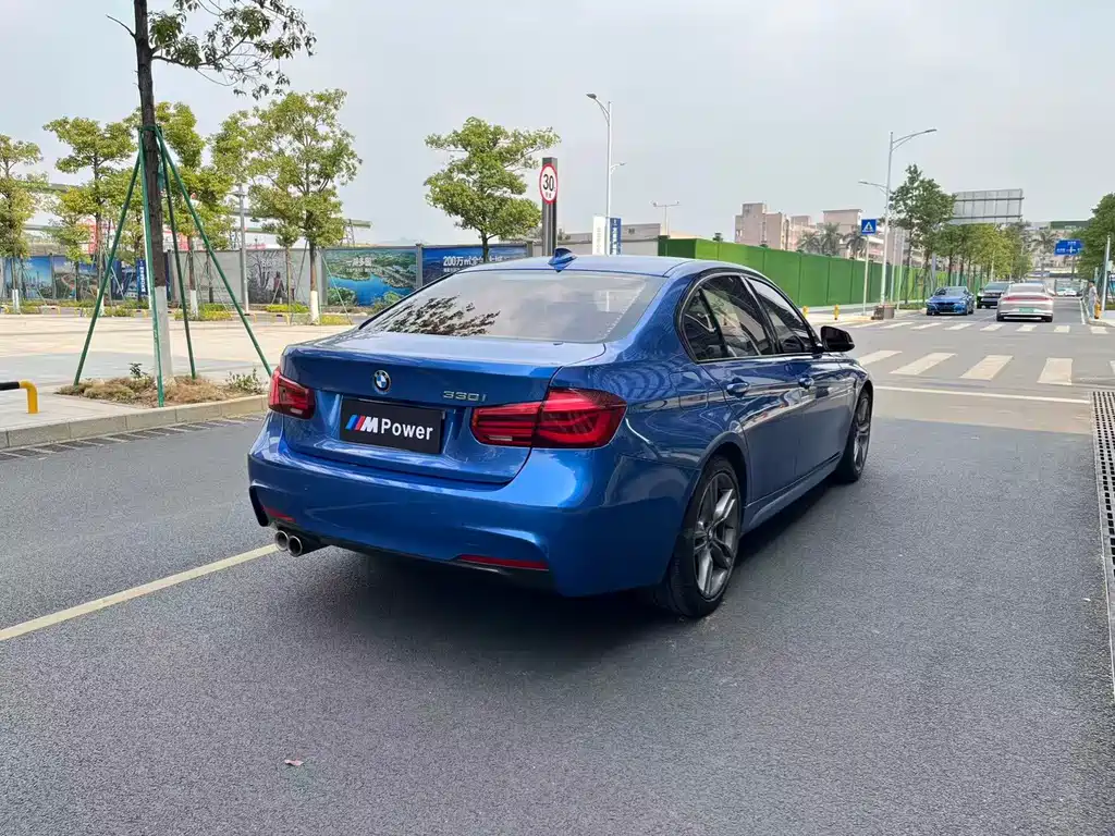 BMW 3 Series 2018 — фото 9