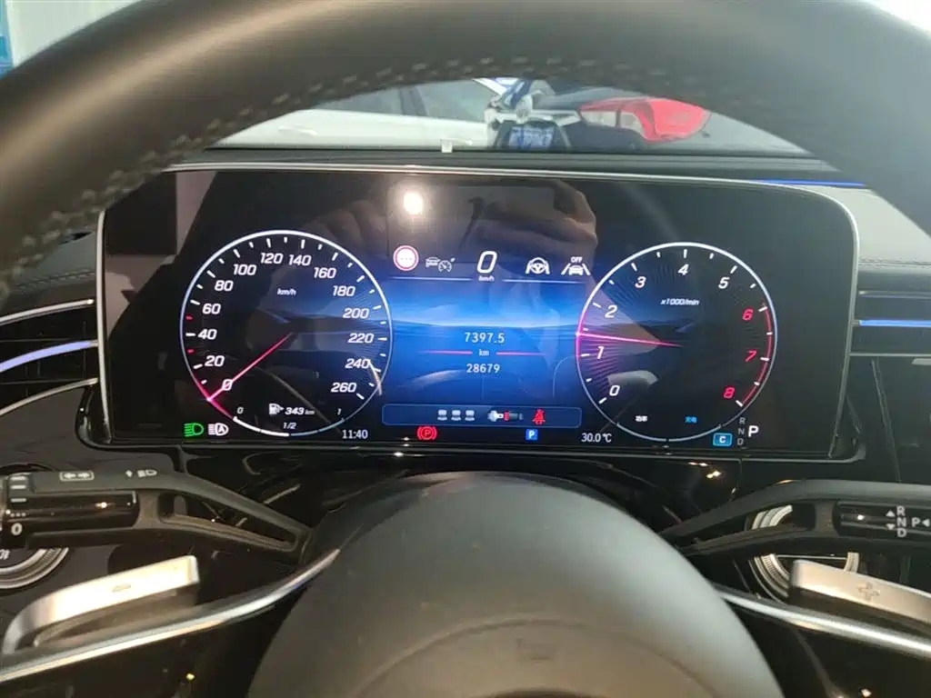 Mercedes-Benz E-Class 2025 — фото 12