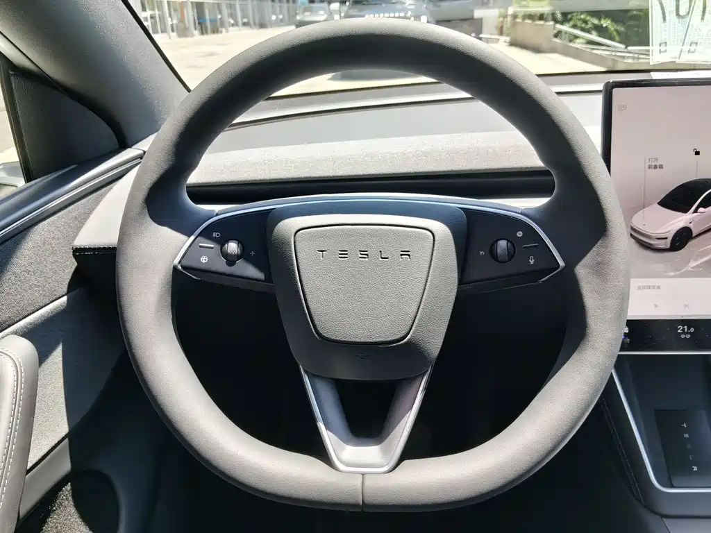 Tesla Model Y 2026 — фото 19