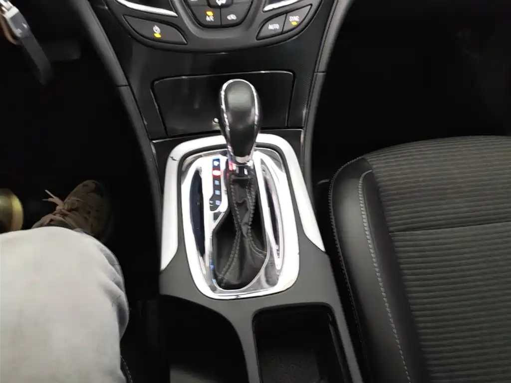 Buick Regal 2015 — фото 14
