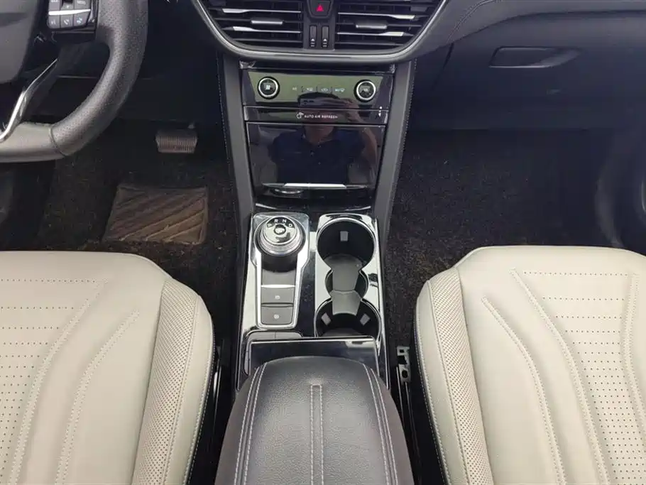 Ford Escape 2020 — фото 16